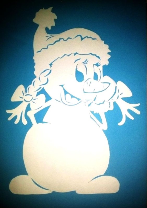 Вырезалки на окна Снеговик девочка