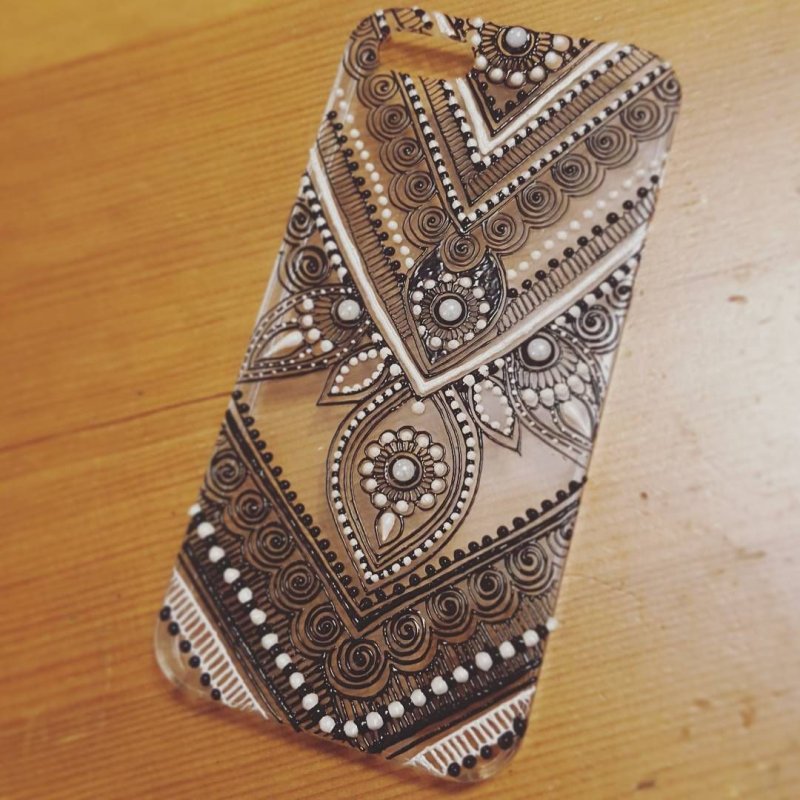 Точечная роспись чехла для телефона