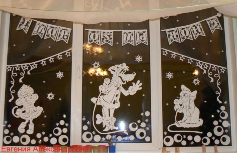 Украшение окон на новый год сказка