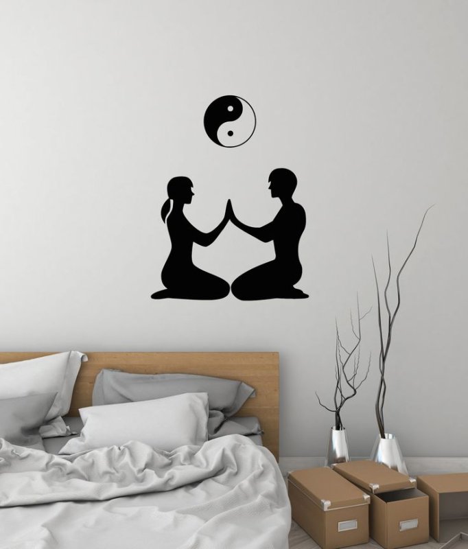 Картина Инь и Янь в спальне