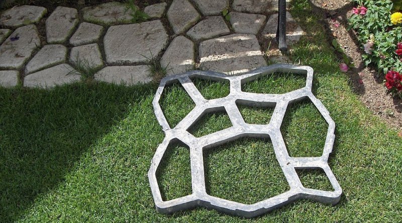 Форма для садовых дорожек