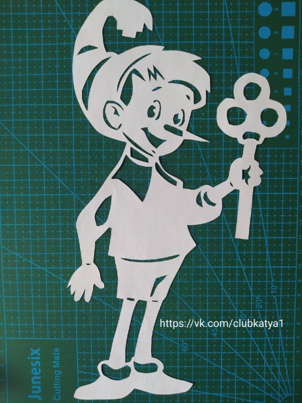 Вытынанка Буратино с ключиком