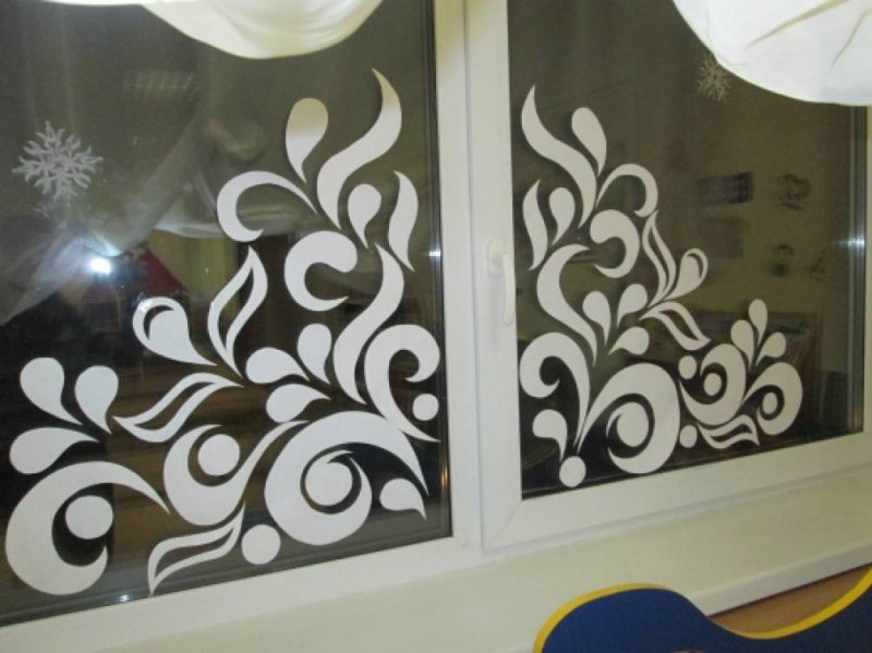 Узоры на стеклах к новому году