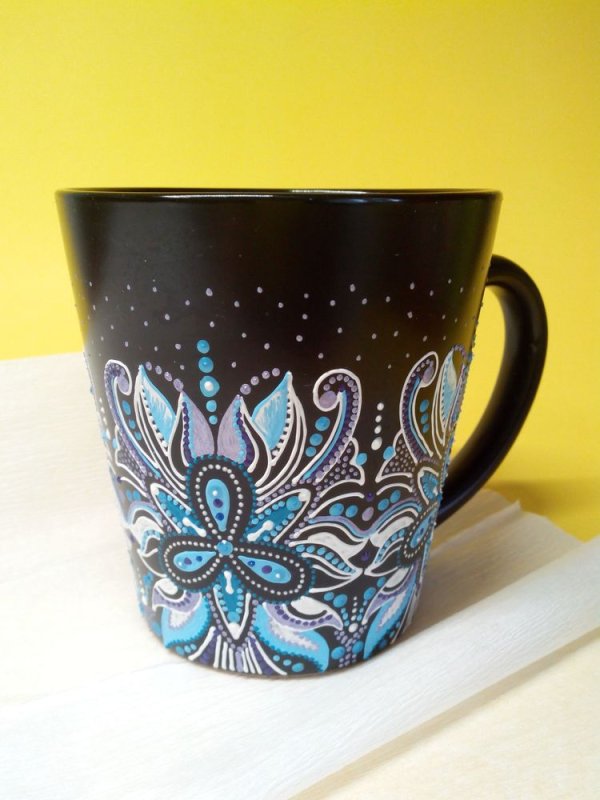 Кружки акриловыми красками