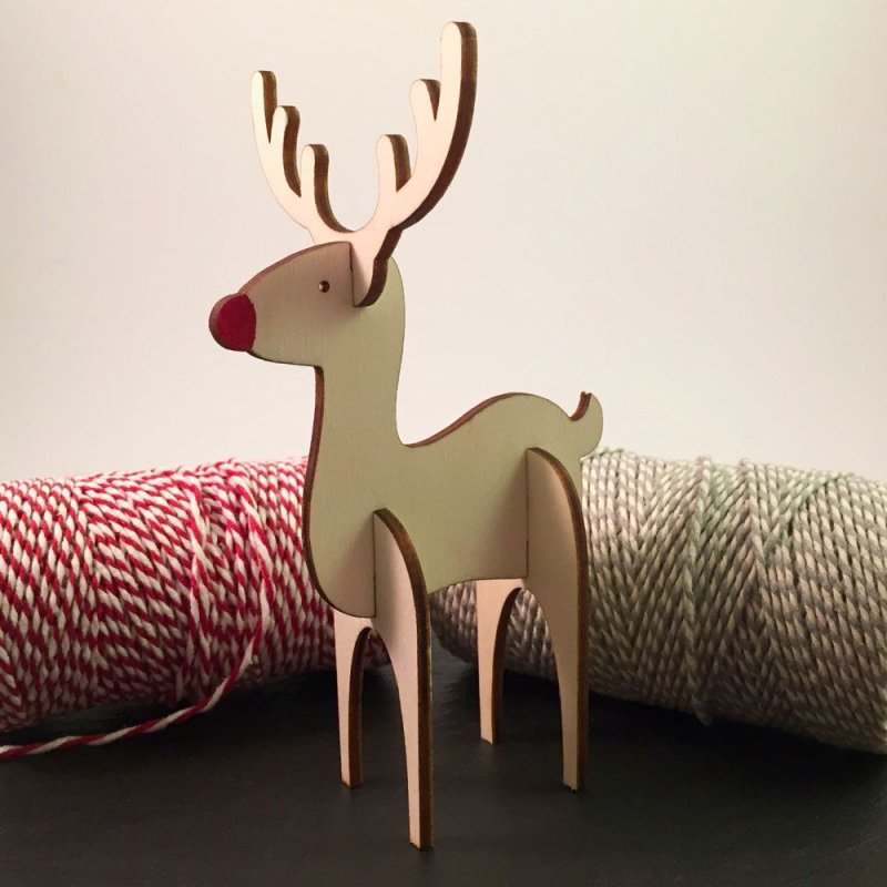 Олень из картона