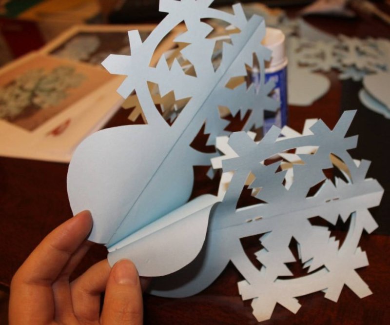 Объемные снежинки из бумаги
