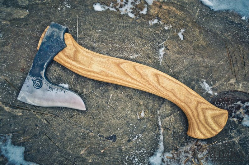 Топорище- рукоять топора.