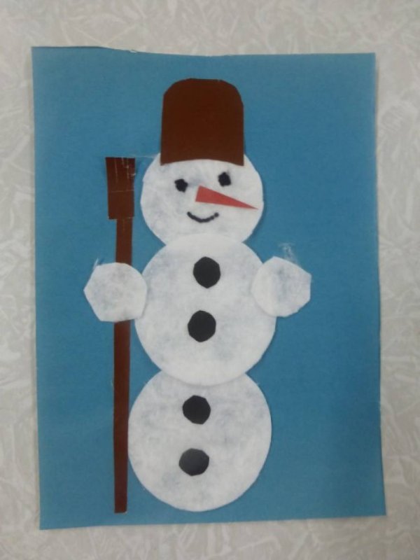 Поделка Снеговик из ватных дисков