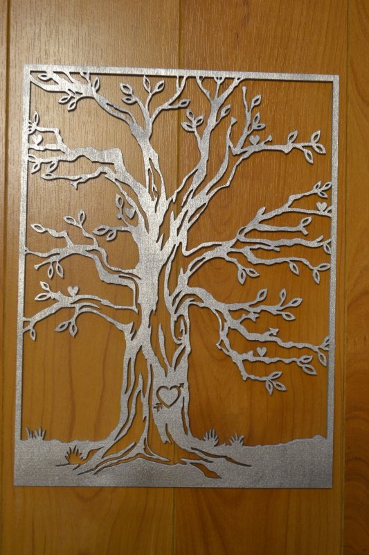 Резное дерево на стену