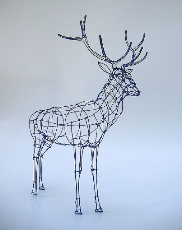 Олень из проволоки