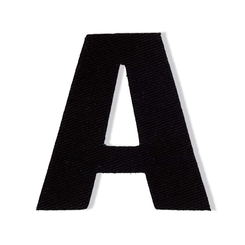 Буквы черного цвета