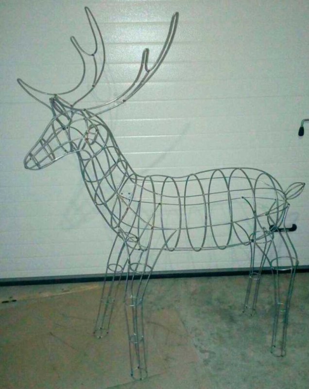Проволочный каркас оленя