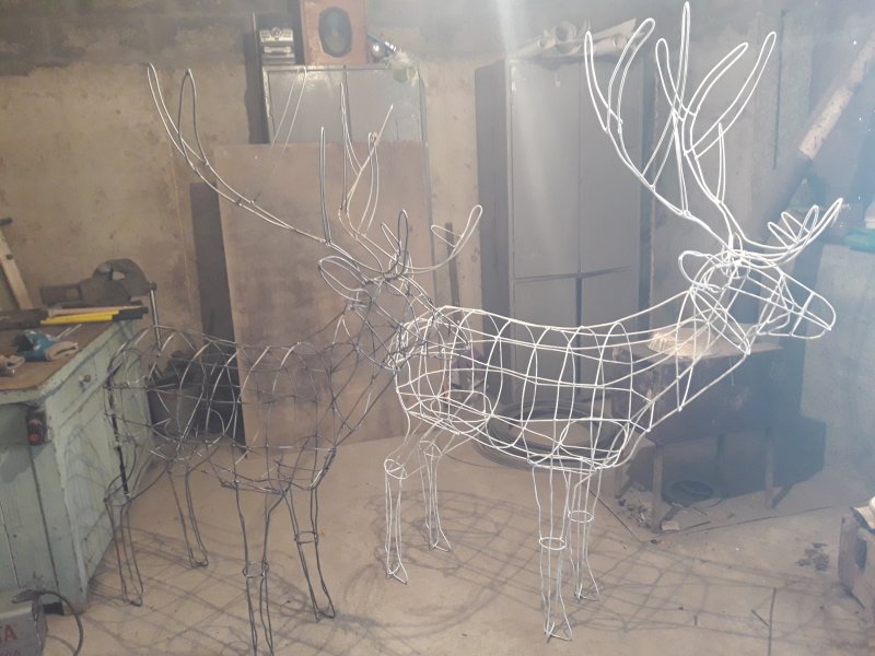 Новогодний олень из проволоки