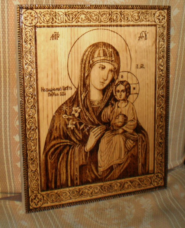 Икона Богородицы выжигателем