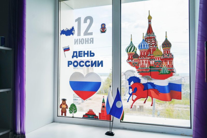 Украшение окон ко Дню России