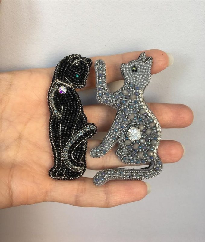 Брошь бисером кошка