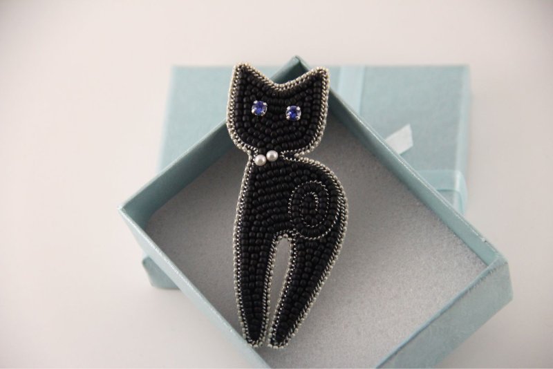 Брошь из бисера котенок