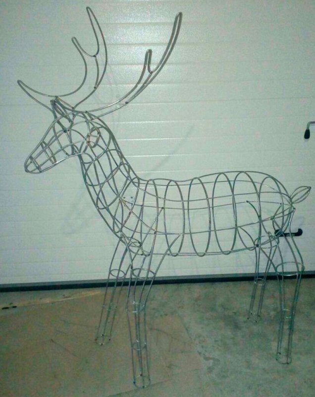 Олень из проволоки