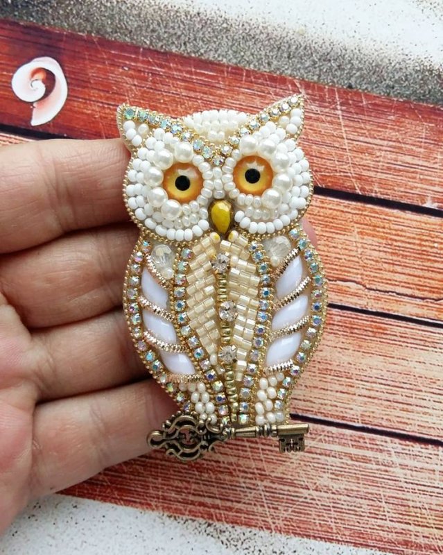 Брошь Сова из бисера на фетре