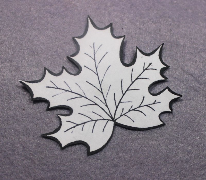 Лист клена трафарет
