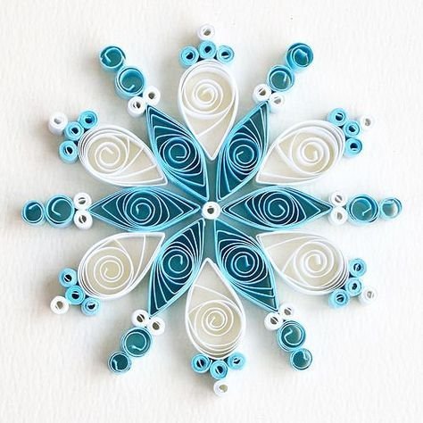Снежинки в стиле квиллинг