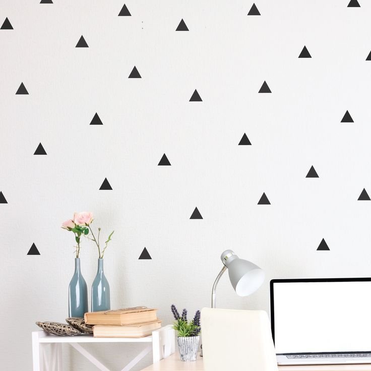 Декор стены треугольниками