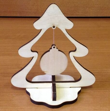 Деревянная елочка на подставке с шариком