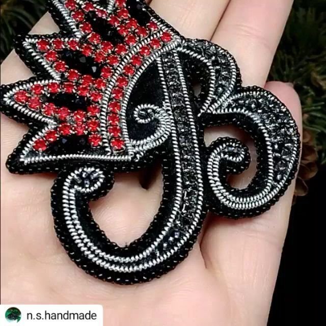 Брошь буква а