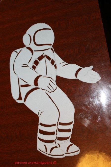 Вытынанки на день космонавтики на окна