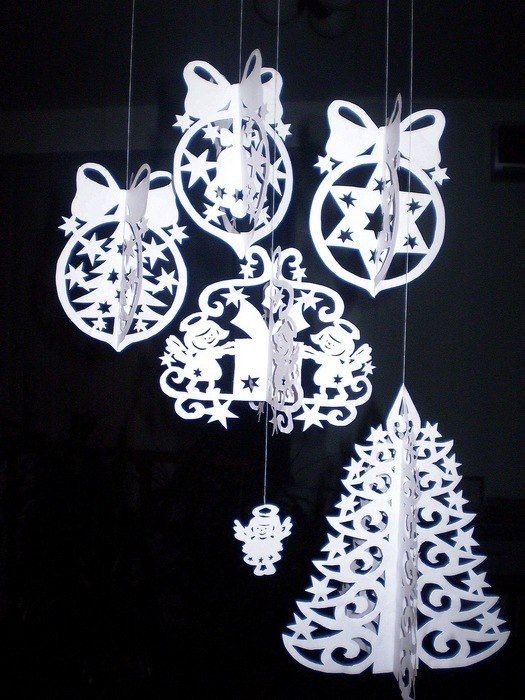 Новогодняя подвеска из бумаги