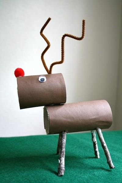 Олень из втулки от туалетной бумаги