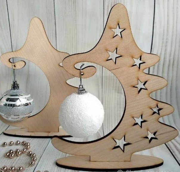 Деревянная елочка на подставке