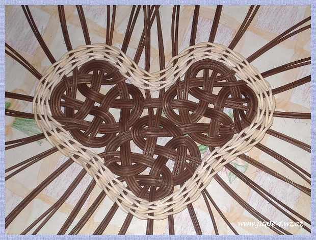 Панно из бумажной лозы