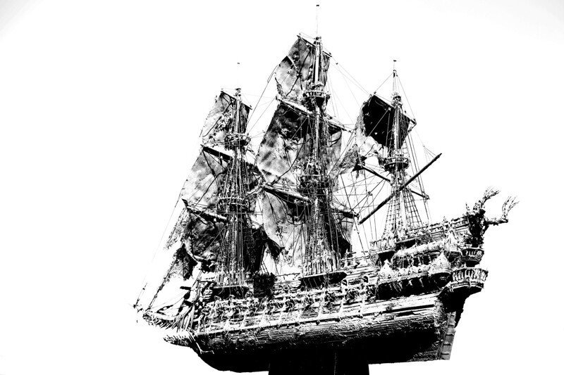 Корабль из пиратов Карибского моря Летучий голландец