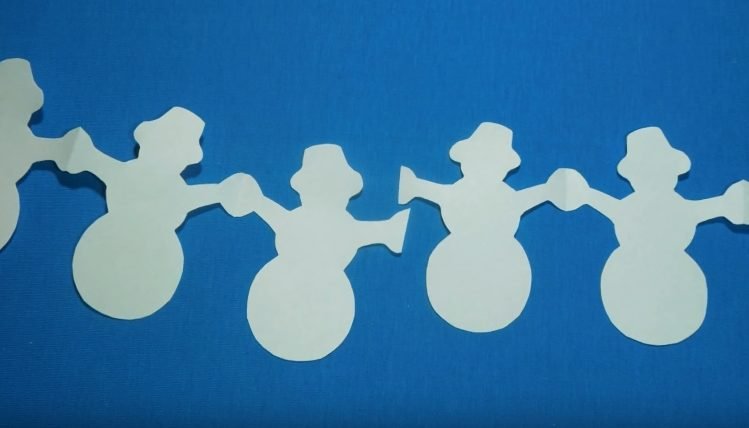 Новогодняя гирлянда из снеговиков