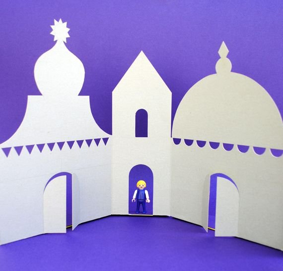 Замок из картона