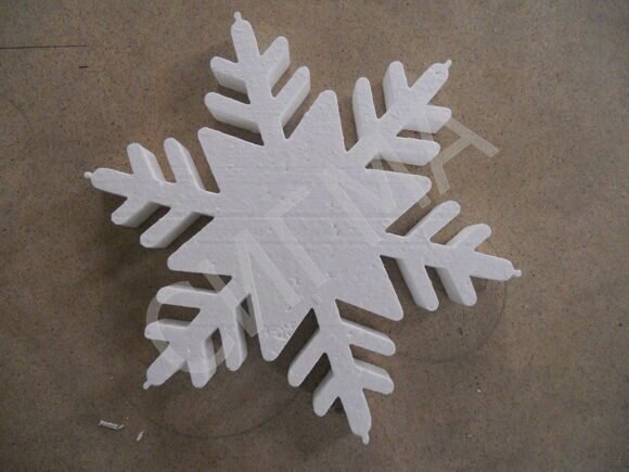 Снежинки из пенопластовой плитки