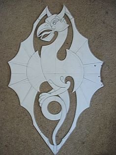 Прорезная резьба по дереву дракон