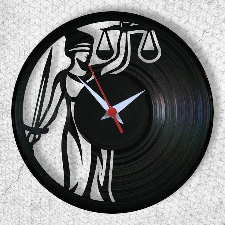 Часы на виниловой пластинке