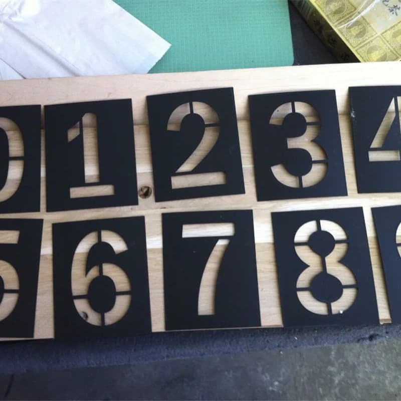 Трафарет букв и цифр