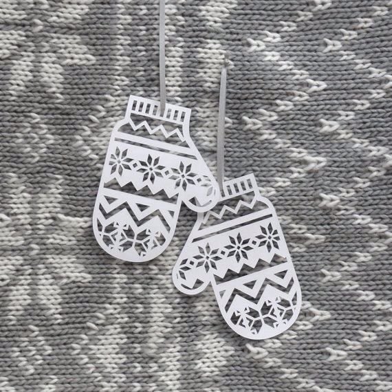 Украшение варежек из бумаги