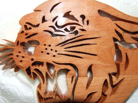 Резьба по дереву ручным лобзиком