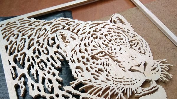 Вырезание электролобзиком по дереву