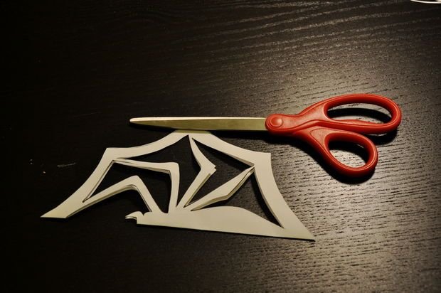 Вырезка из бумаги паук