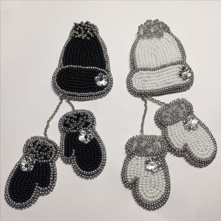 Броши из бисера варежки и шапочка