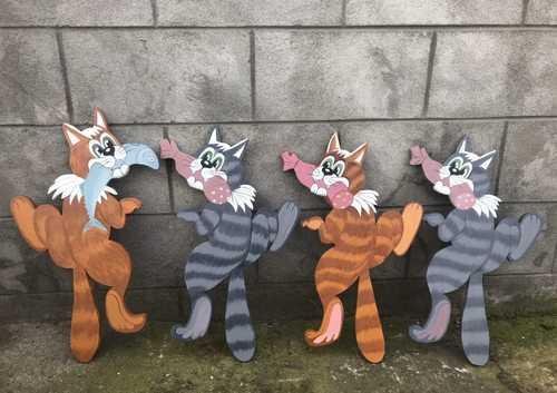 Кот с колбасой из фанеры