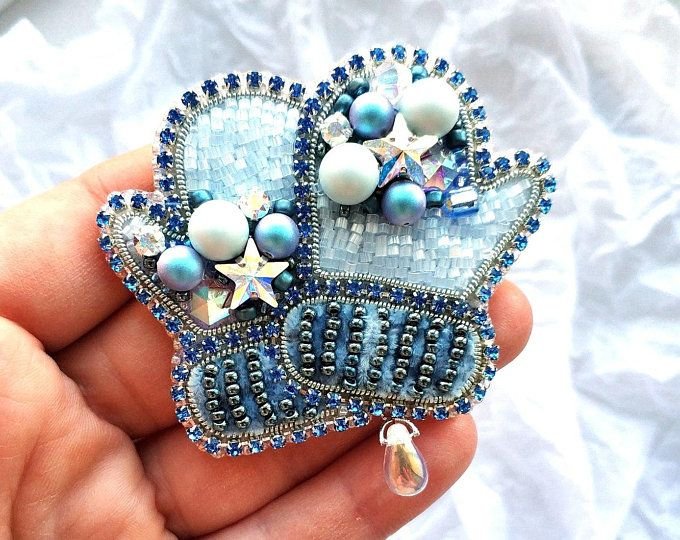 Зимние брошки из бисера