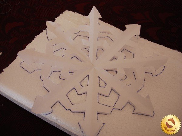 Гигантская Снежинка из картона