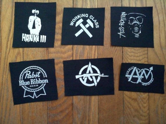 Панковские нашивки