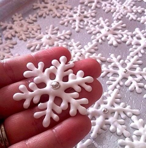 Снежинки из айсинга